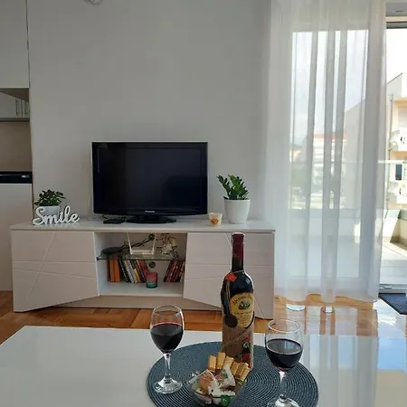 Apartment Dix *